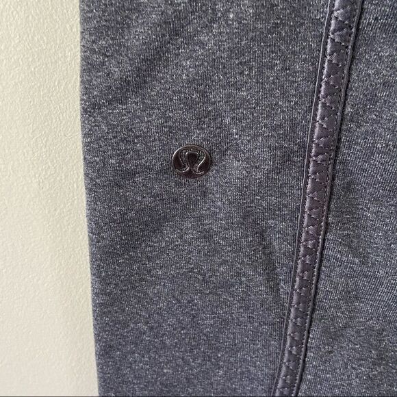 Lululemon Hi-Rise Grey Satin Seamed Crops EUC 4 - Picture 5 of 6
